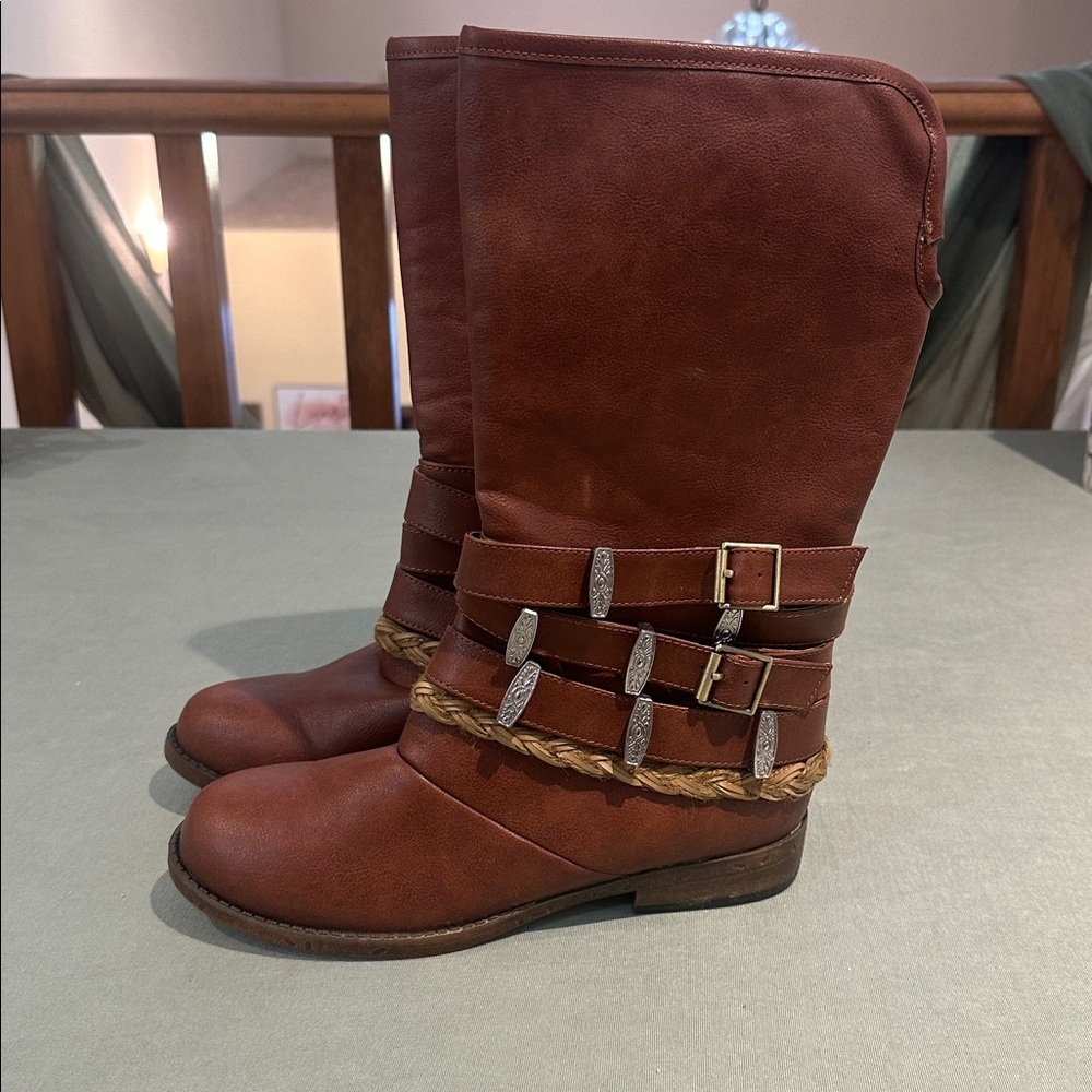 Monroe & Main Western Style Boots Size 7W